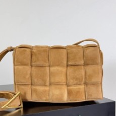 보테가 베네타 스웨이드 카세트 백